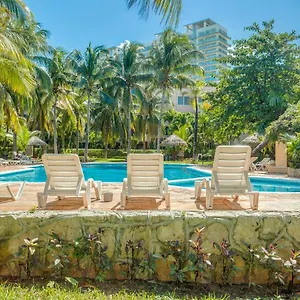 Deluxe At Tropical In Zona Hotelera Apartment